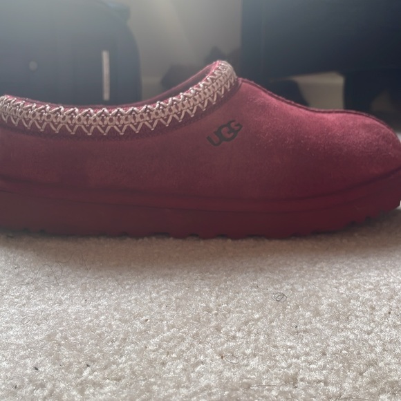 Ugg Tasman used size 9 burgundy color - Picture 3 of 5